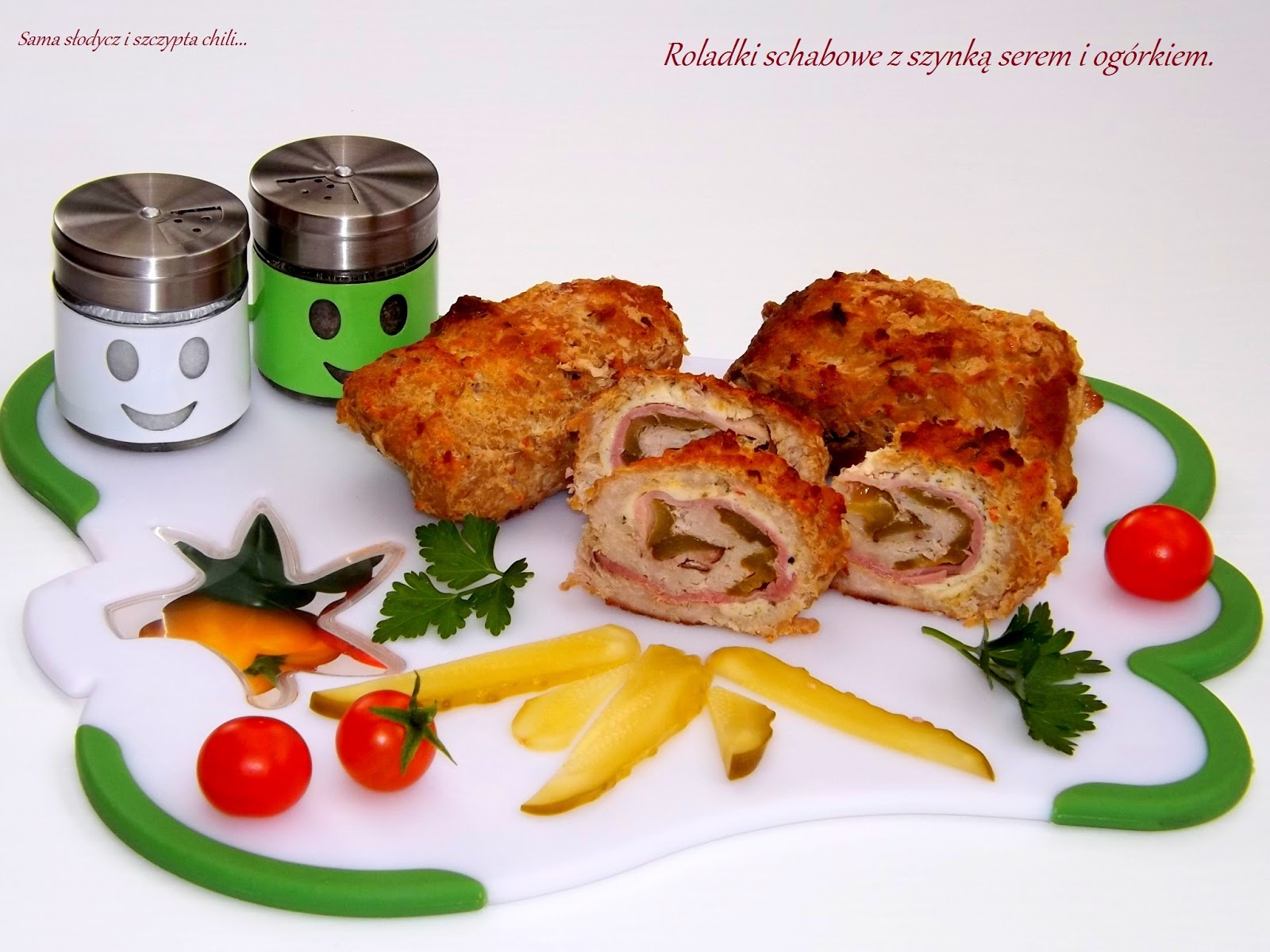 Roladki schabowe z szynką, serem i ogórkiem kiszonym pieczone w