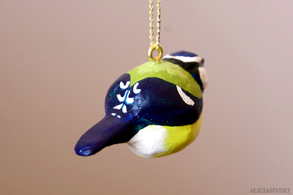 Clay birds by Alicia Sivertsson, 2015. aliciasivert, alicia sivertsson, alicia sivert, bird, birds, fågel, fåglar, småfåglar, talgoxe, blåmes, domherre, tofsmes, stjärtmes, lufttorkande lera, clay, jovi, monthly makers, mars, kreativ utmaning, kreativitet, skapa, alstra, makeri, skapande, diy, påsk, påskpynt, akrylfärg, akryl, acrylics