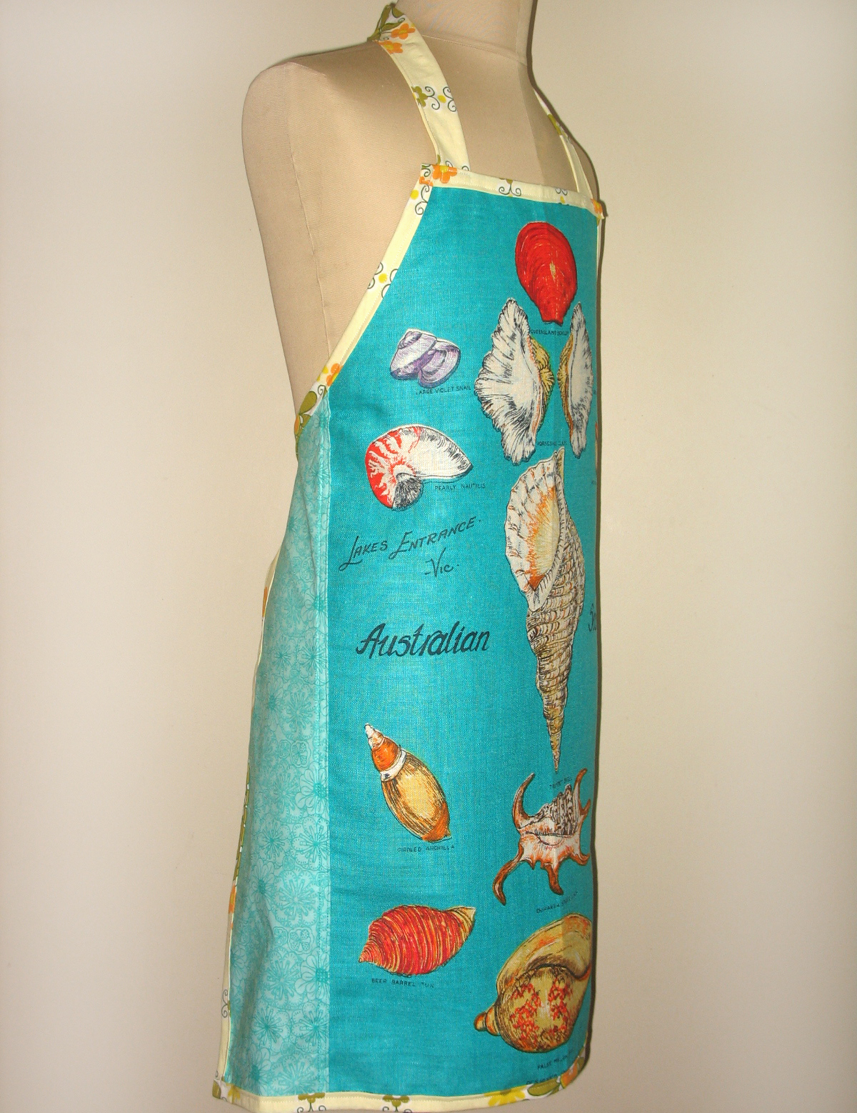 Shell Apron Merry-Go-Round Handmade: This week my Yellow Vintage / Lace Bunting ...