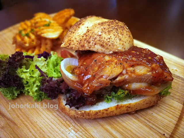 Moonlight Cake House's Seri Alam outlet. Prettiest Cafe in Johor now. Moonlight-Cake-House-Seri-Alam-Johor