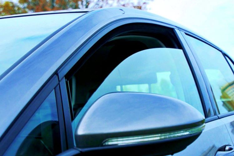 Otomobili havalandırırken çapraz olan pencereleri açarsanız, kötü kokuları daha çabuk araçtan çıkarabilirsiniz.
