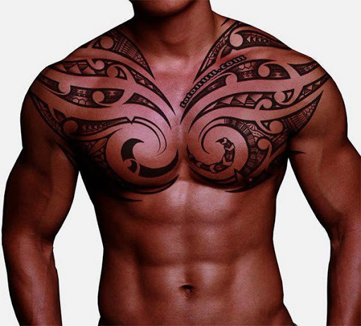 Tatuagem Tribal para os homens no peito o Seu olhar impressionante, você deve tentar!