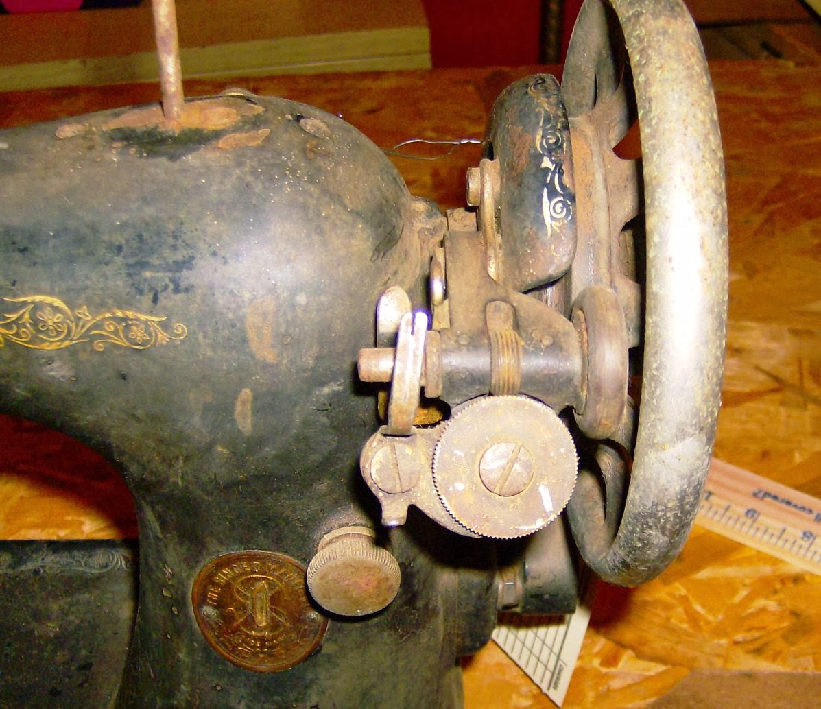 Vintage Sewing Machines: What Have I Done to Deserve THIS? Singer 66