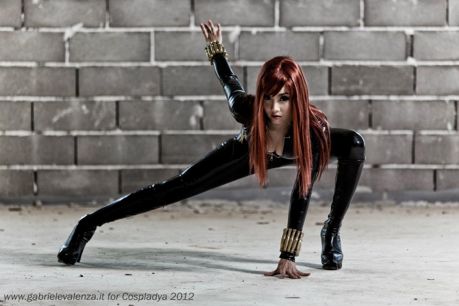 Alodia Gosiengfiao Sexy Black Widow Cosplay.