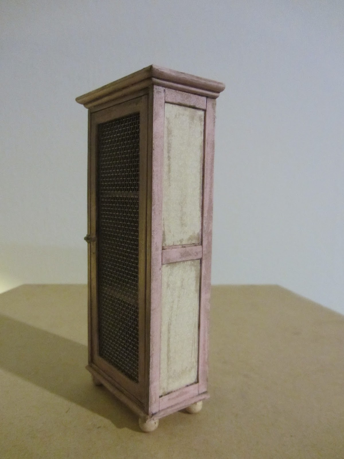 Nostalgie in 1:12: Kleiner Vorratsschrank