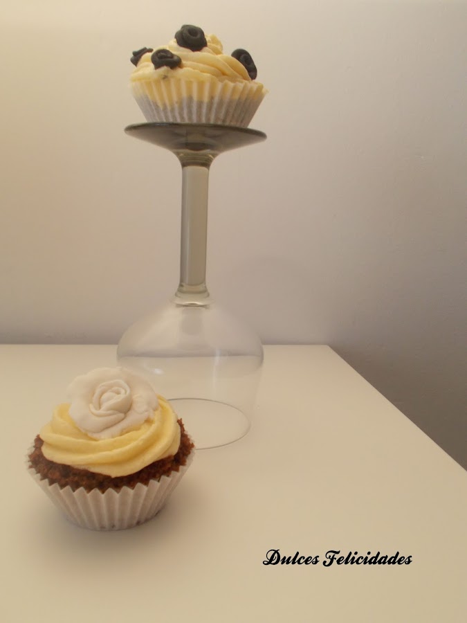 Cupcakes de super chocolate con buttercream de chocolate blanco