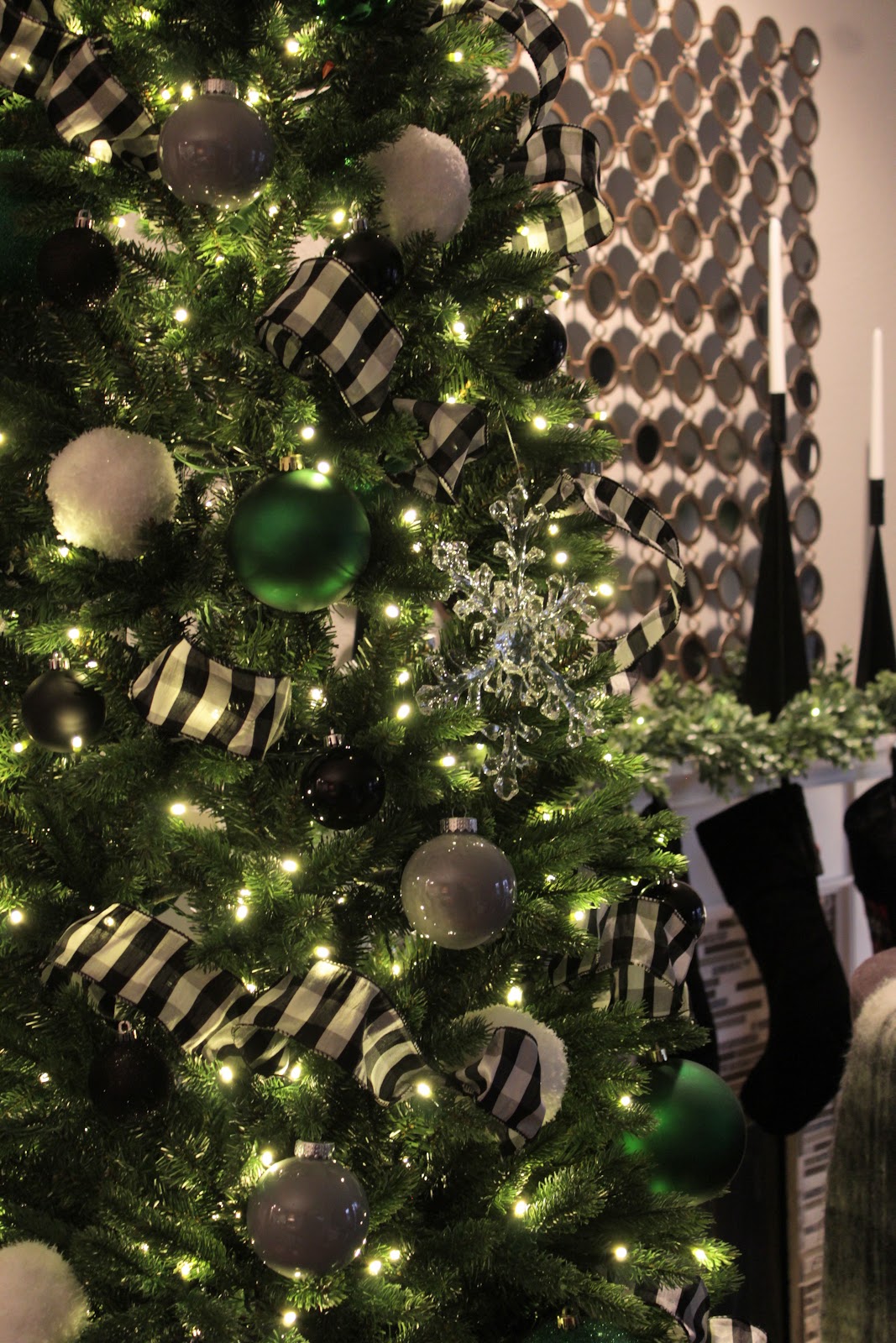 Oscar Bravo Home 7 Simple Tips for a Beautifully Decorated Christmas Tree