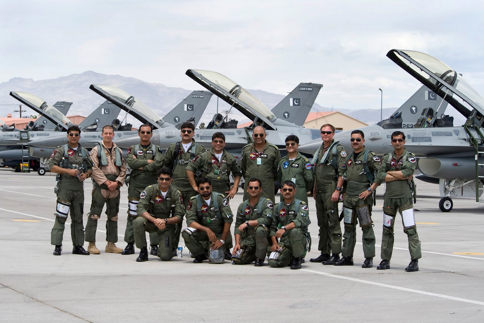 http://4.bp.blogspot.com/-QMRJ3dE7fBQ/UPLpyMBXAHI/AAAAAAAAEcw/LXs4fOzPJlk/s1600/Pakistan+Air+Force+New+Wallpapers+2013+(3).jpg