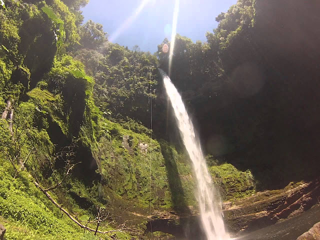 Cachoeira Salto El Claro em Pucón Cachoeira Salto El Claro em Pucón