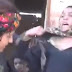 Cette femme déchire sa burqa sur la place publique pour protester contre Daesh