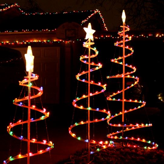 Aprende Como Hacer De Forma Casera Figuras Navidenas De Alambre Cositasconmesh Outdoor Christmas Lights Christmas Rope Lights Spiral Christmas Tree