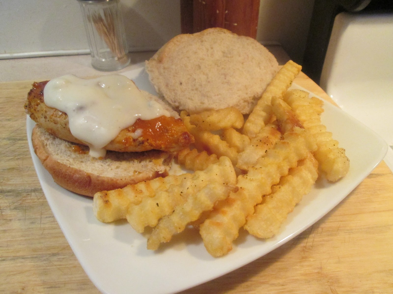 Diab2Cook Baked Buffalo Chicken Breast Sandwich w/ Baked Crinkle Fries