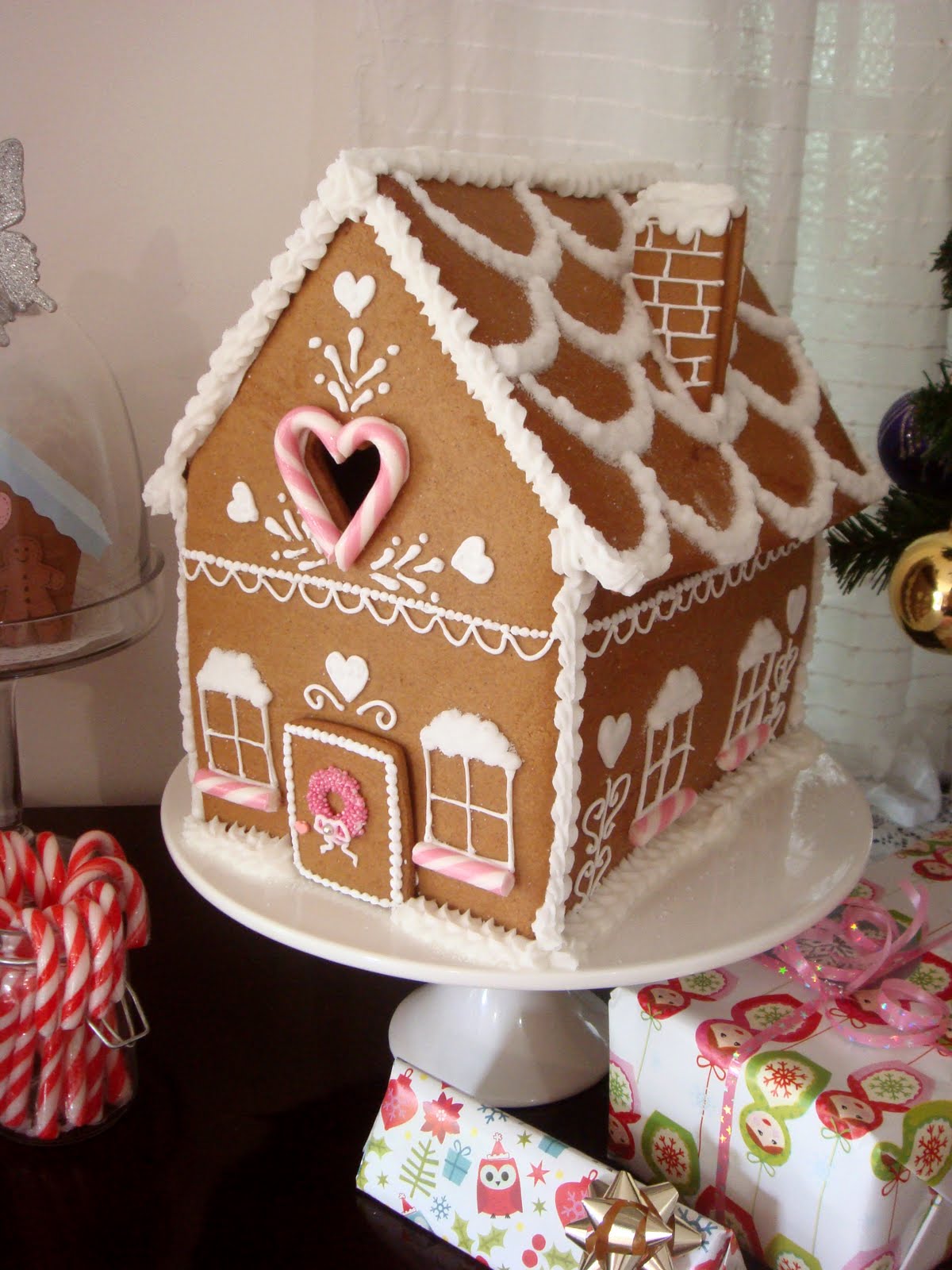 butter hearts sugar: Gingerbread House (Part 2- Decorating and Building)