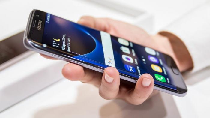 4 Smartphone Samsung Yang Menggunakan Layar Super AMOLED