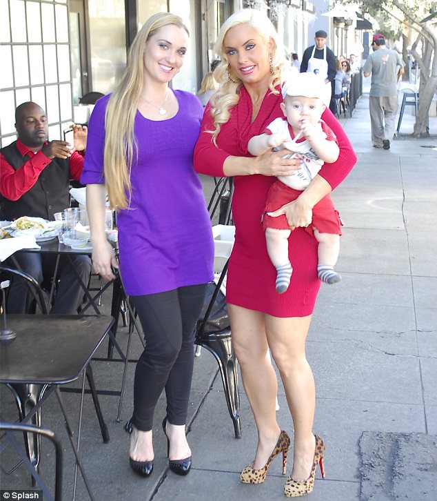 Dirty Hollywood: Ice-T's wife show off her huge nude body with baby