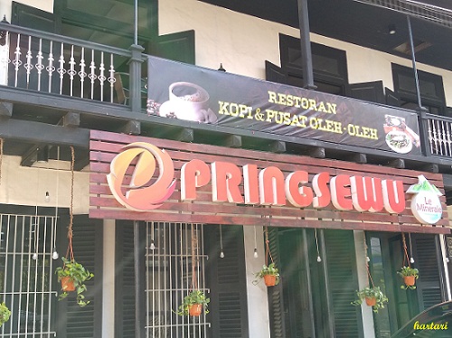 Tampak depan restoran Pringsewu, Kota Lama Semarang. (Source:Hartari)