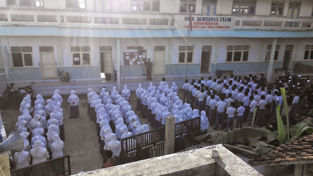 MK Bustanul Ulum - Apel Pagi Setiap Dua Minggu Sekali MK Bustanul Ulum - Apel Pagi Setiap Dua Minggu Sekali, SMK Bustanul Ulum sudah melaksanakan apel pagi setiap hari senin dan dua minggu sekali.