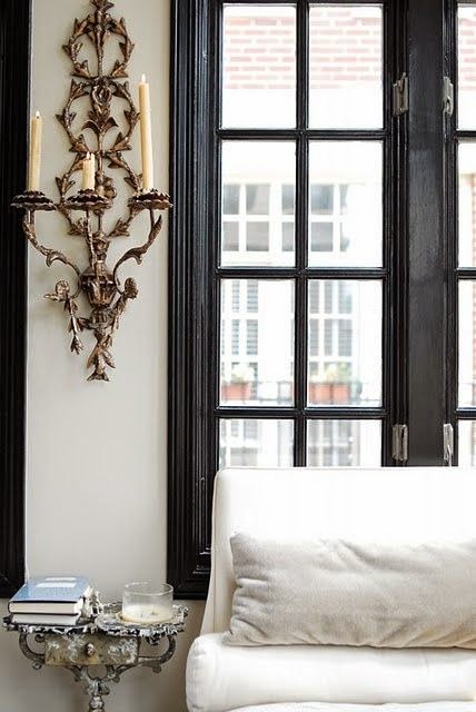 Gran candelabro de bronce de pared