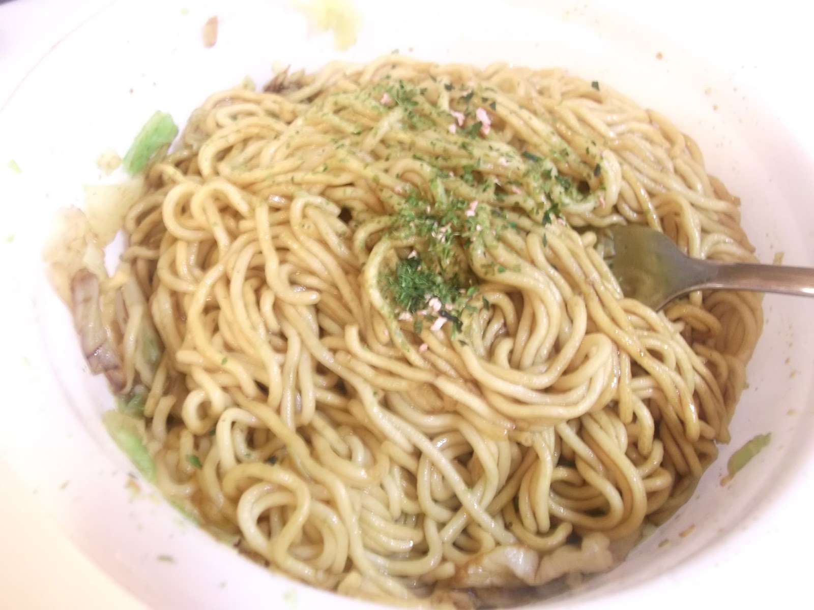 Cute Chew: UFO Yakisoba Instant Noodles Review