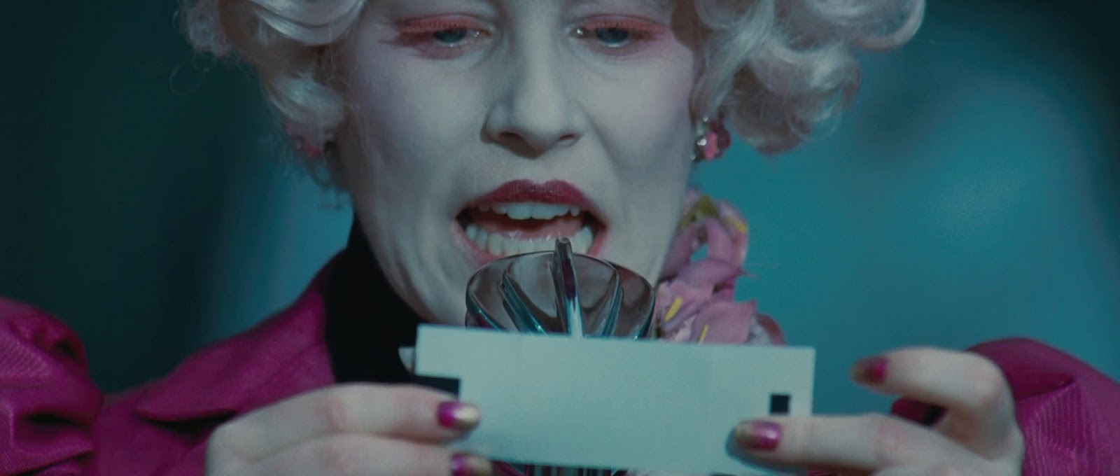 elizabeth-banks-as-effie-trinket-in-the-hunger.jpg