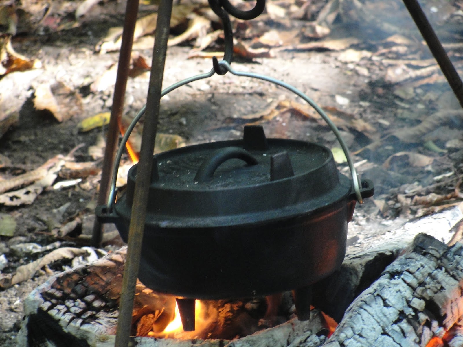 The Outdoor Traditionalist : Hay Oven Slow Cooker