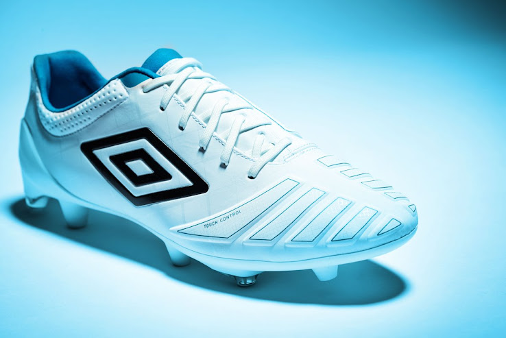 [Imagen: white-bluebird-umbro-ux-accuro-2016-17-b...2%2529.jpg]