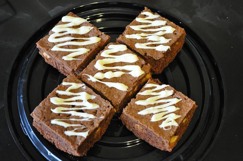 DREAMCAKEWORLD White ChocolateChip Brownies