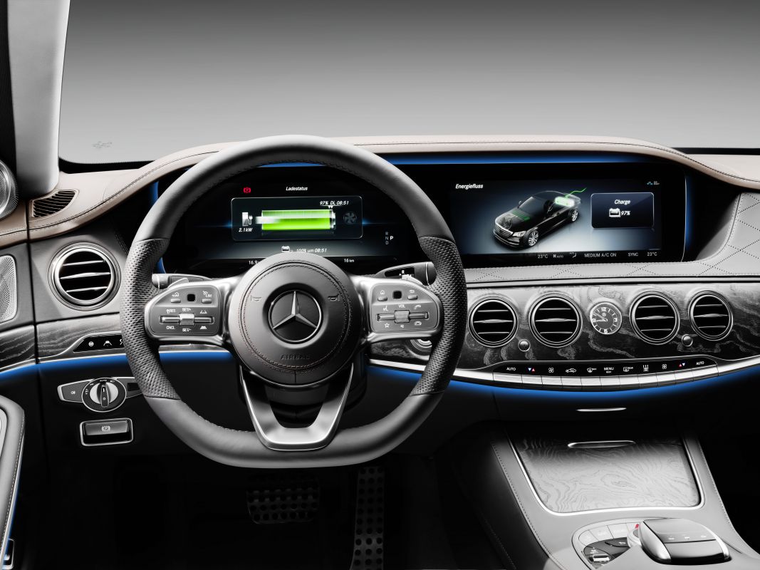 [Imagen: Mercedes-Benz-S560e-6.jpg]