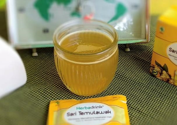 Herbadrink sari temulawak, sari jahe dan lidah buaya Minuman herbal berkhasiat dari bahan alami