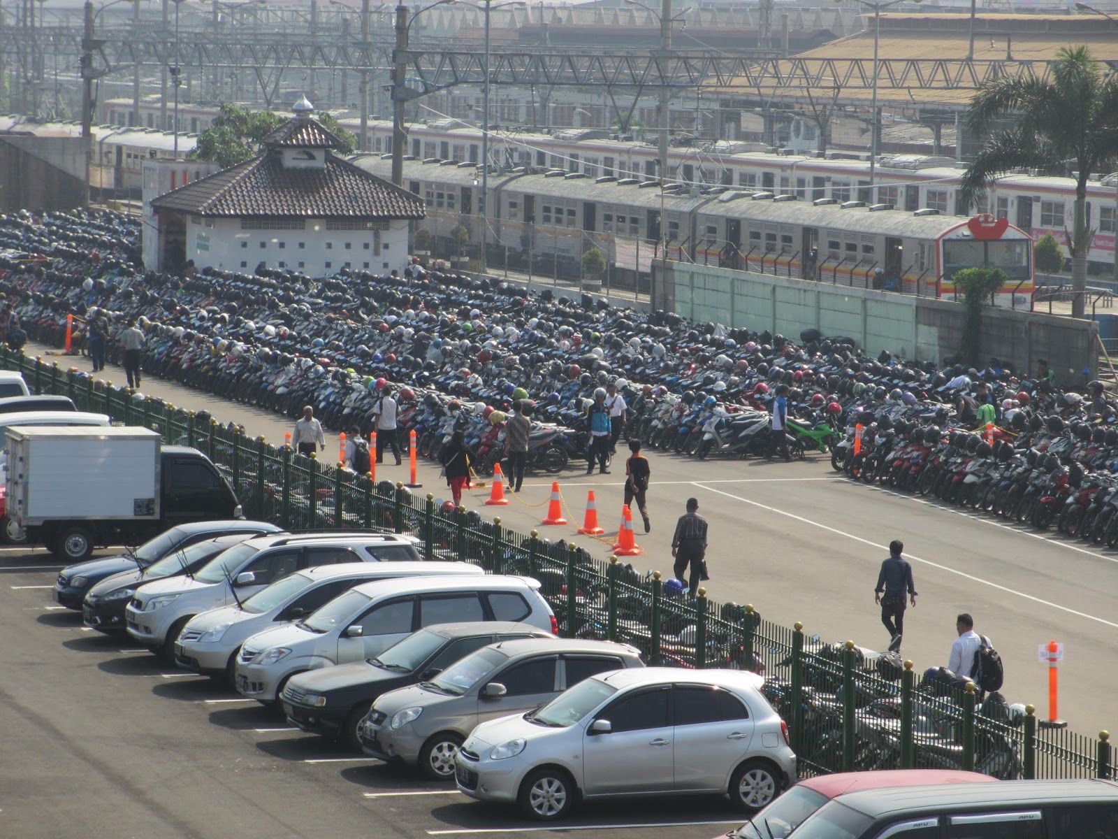 Twowheeler parking can be very very spaceefficient!