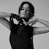 A capa do primeiro single de Camila Cabello, "Crying In The Club", é bem gótica suave