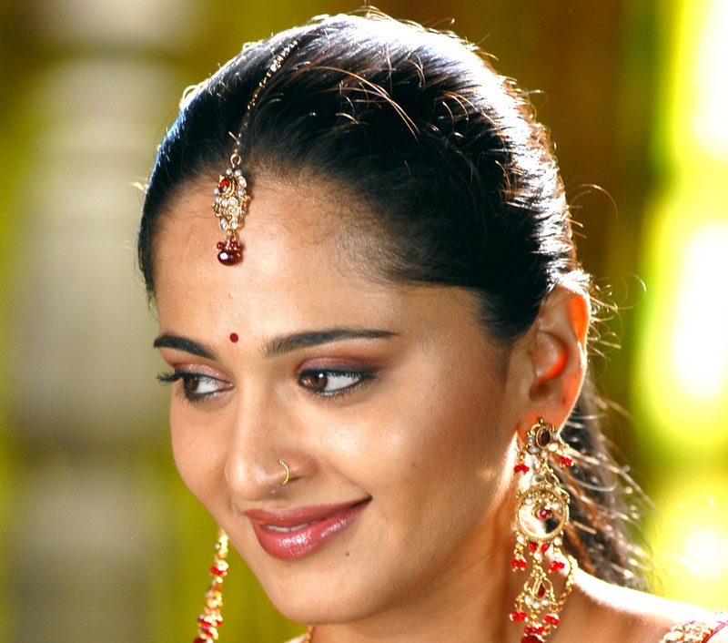 Beautiful Indian Actress Anushka Shetty Closeup Stills