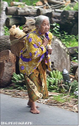  Nenek tua  renta berjualan Durian keliling ZILZAAL