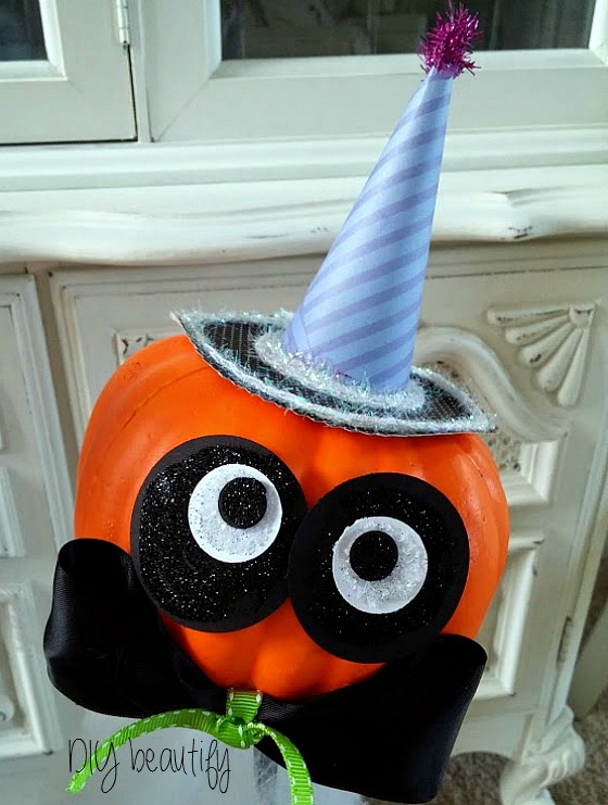Cute Halloween Pumpkin at www.diybeautify.com