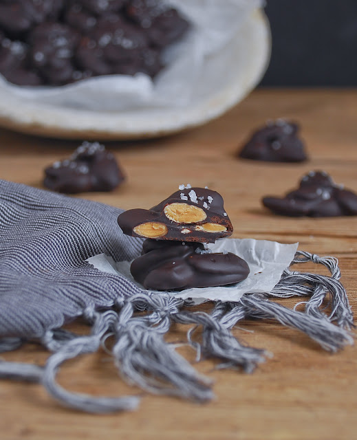 Bombones de chocolate y almendra - Dulces bocados