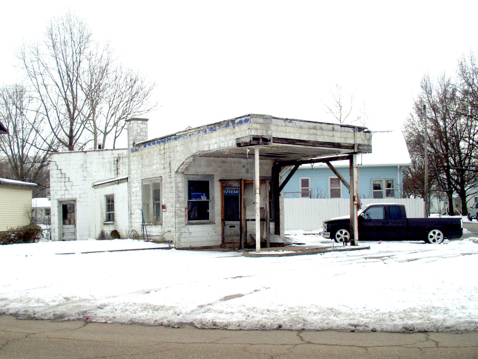 FOUND FREE & FLEA / A VERY MODEST COTTAGE GHOSTS OF MY HOMETOWN