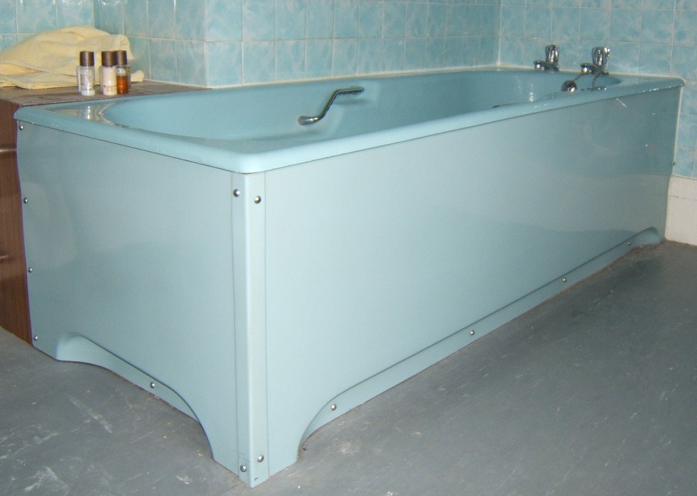 MM2010e Gallery 161 Retro, Pale Blue, Bathroom Suite,Cast Iron bath ca