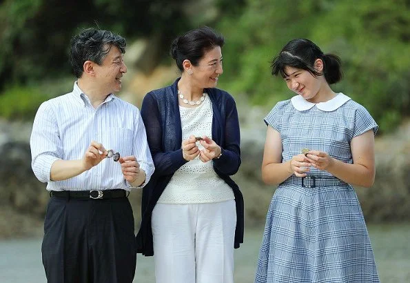 Crown Prince Naruhito, Crown Princess Masako and Princess Aiko arrived at the Suzaki Imperial Villa in Shimoda for the summer holidays