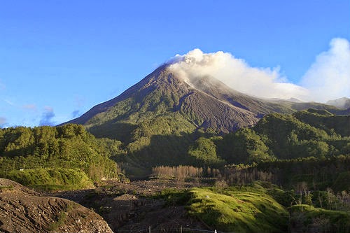 Taman Nasional Gunung Merapi : Menjelajahi Keindahan Jalur Pendakian