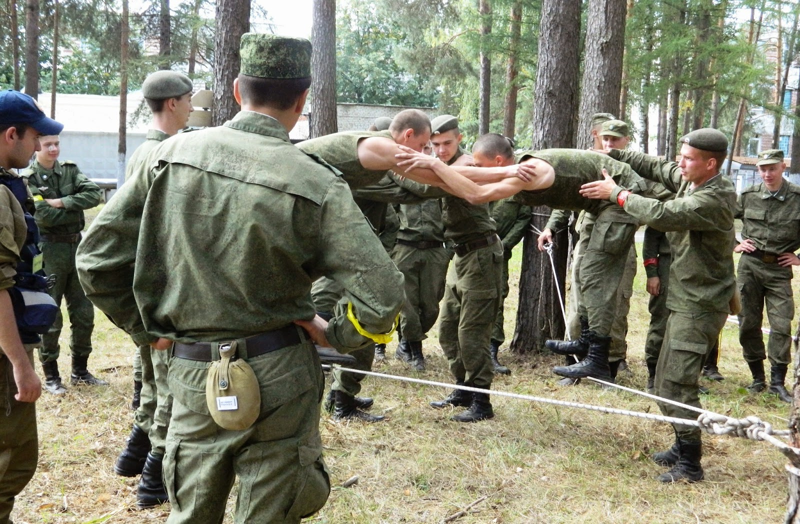 Армейский подъем. Рота фото. Подъем в армии. Поддержка военнослужащих. Рота подъем.