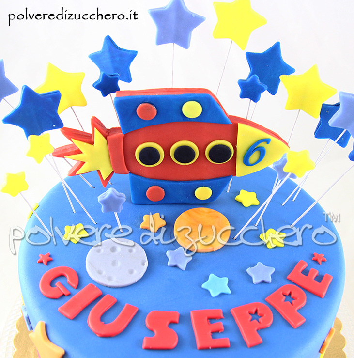 torta decorata spazio navicella spaziale stelle cake design polvere di zucchero