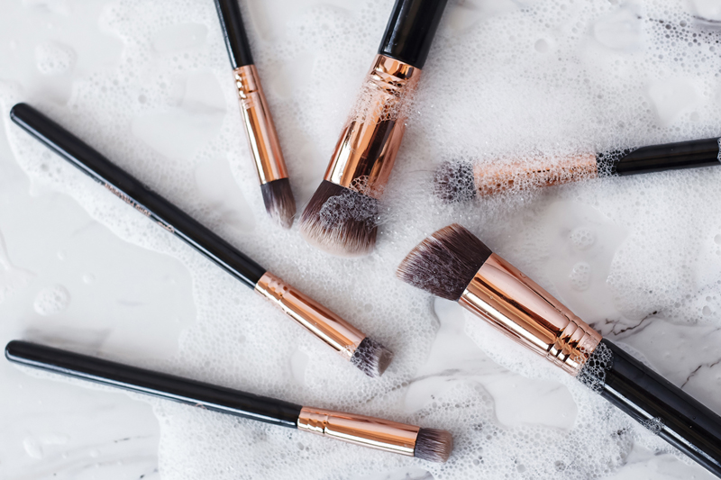 Cleanse makeup brushes 11 Beauty Benefits of Apple Cider Vinega