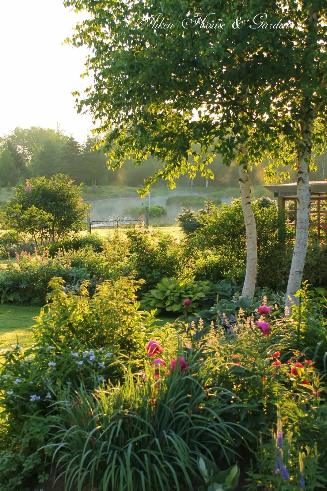 Сады сибири. Сад в романтическом стиле. Сад в июне. Сад замка сиссингхерст. Gardens in the summer.