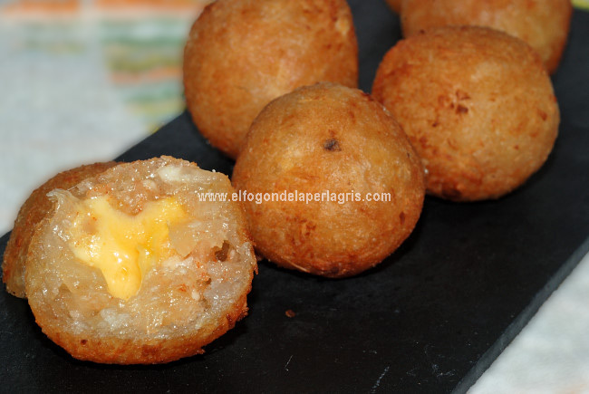 Croquetas de yuca rellenas de queso Croquetas de yuca rellenas de queso