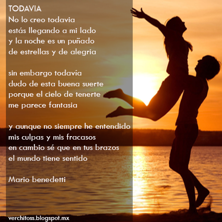 Fondo de pareja abrazando en el mar y sol con poemas de Mario Benedetti