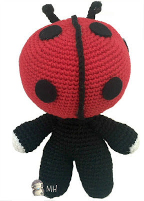 Yoyo amigurumi mariquita por detrás