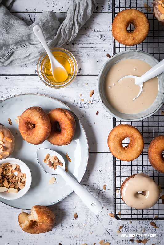 Honig Donuts Rezept Mit Honigglasur Und Gerosteten Mandeln Nicest Things