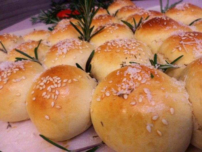 Cheesy Quick Christmas Dinner Rolls Inji's kitchen