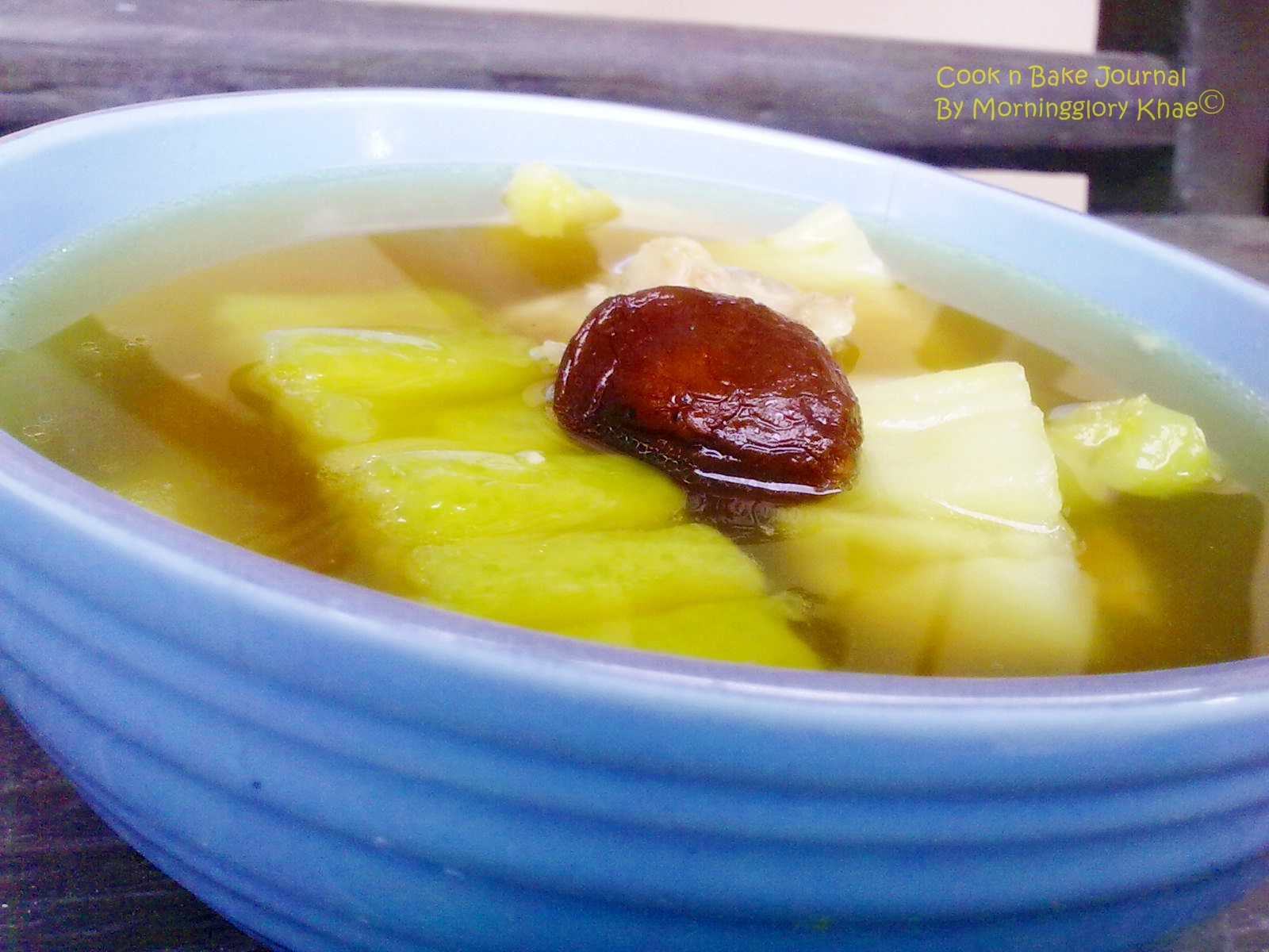 มะระตุ๋นเห็ดหอมกระดูกหมู bitter cucumber and spare rib clear soup