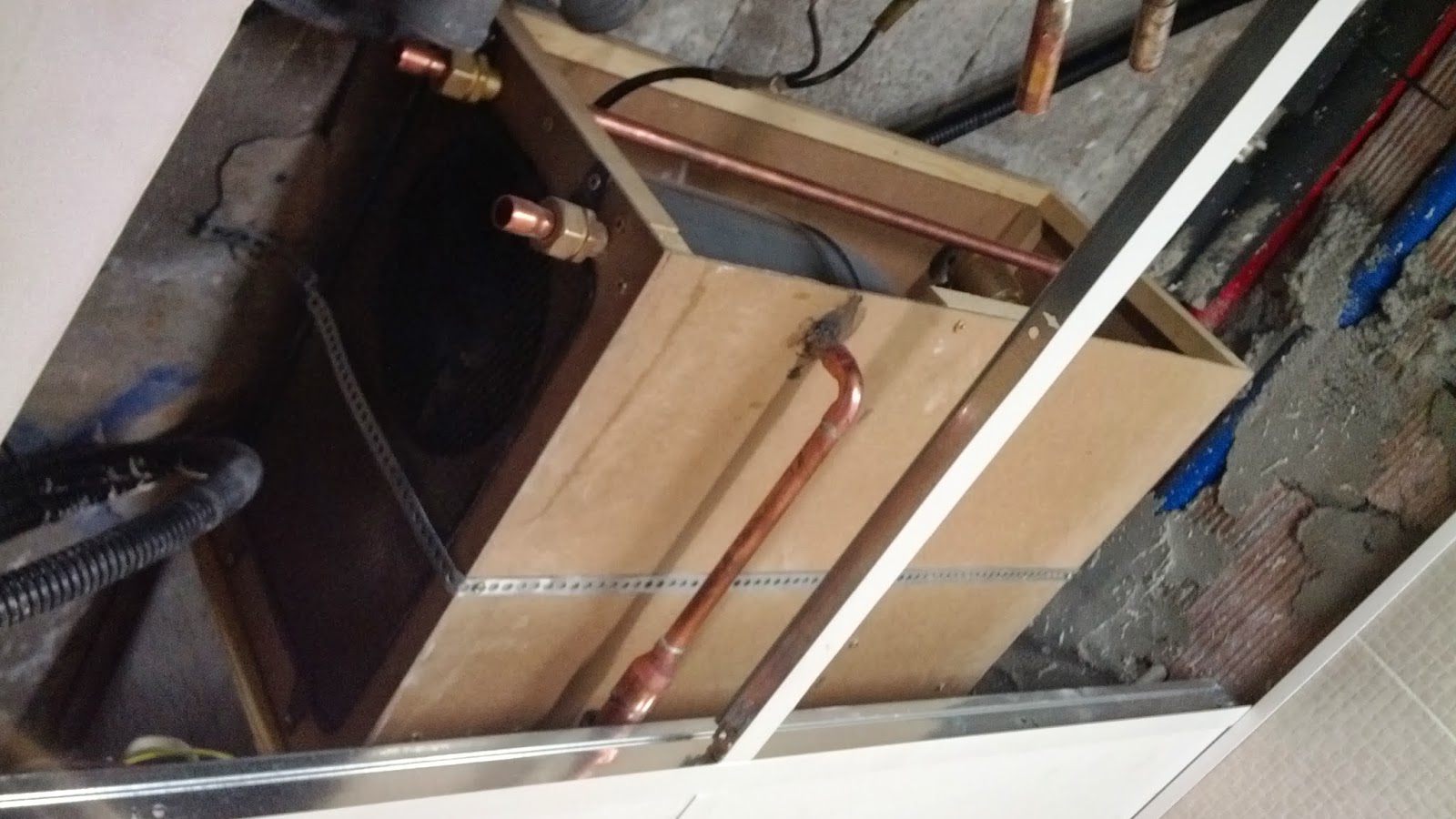 Aicanduit: Calefacción solar de bajo coste. Construyendo un